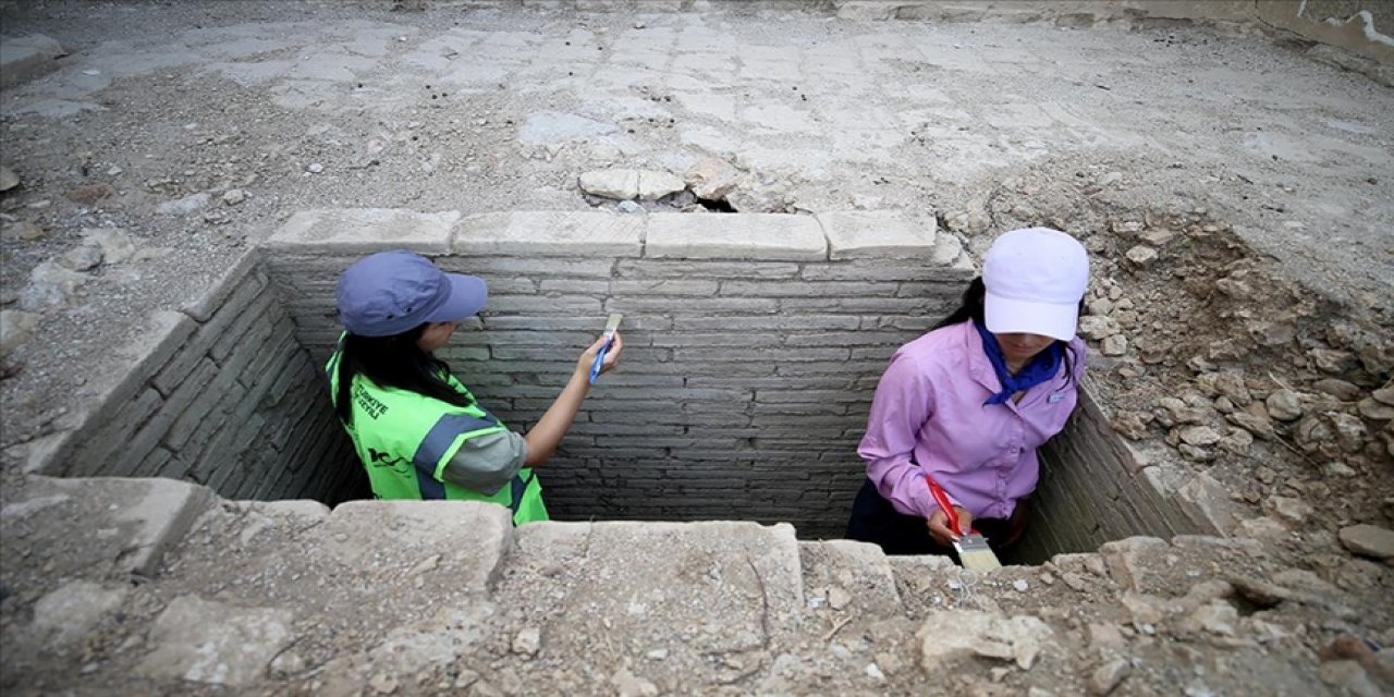 Sillyon Antik Kenti'nde Osmanlı Döneminde Köy Meydanı Olarak Kullanılan Alan Belirlendi