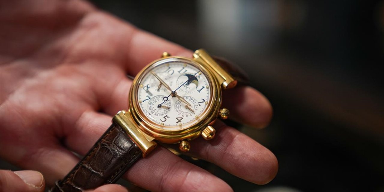 Hassas Ameliyatlara Saat Tamir Ederek Hazırlanıyor