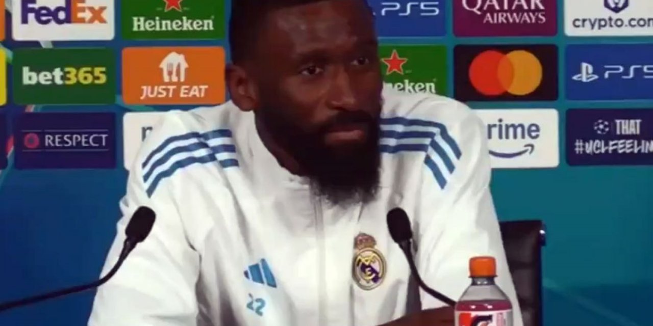 Bir Anda Yerinden Fırladı! Rüdiger'den Basın Toplantısına Damga Vuran Hareket