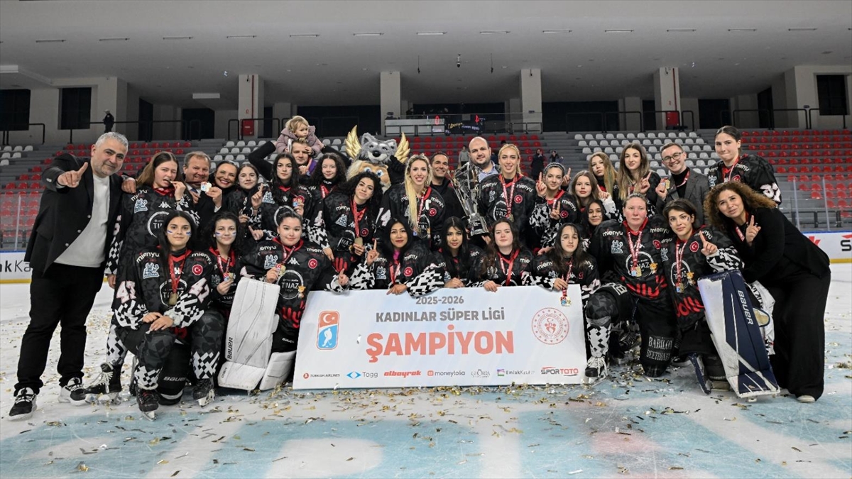 Buz Hokeyi Kadınlar Süper Lig'de Şampiyon "Buzadam"