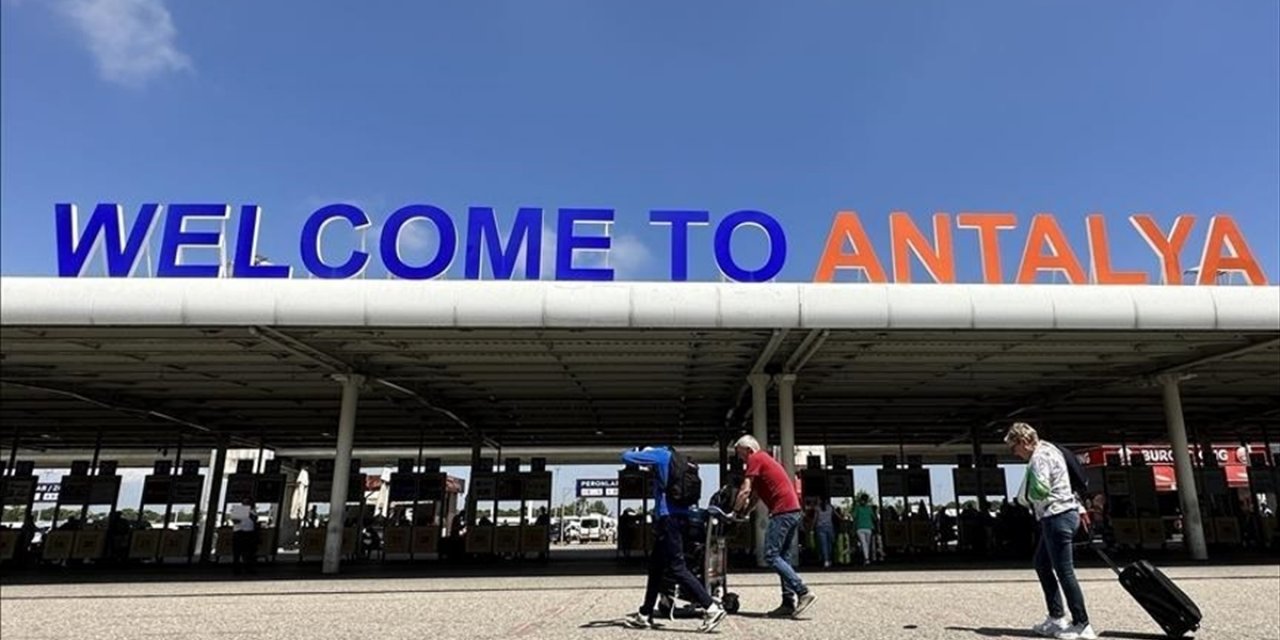 Antalya Havalimanı 2 Ayda Yaklaşık 2 Milyon Yolcuya Hizmet Verdi