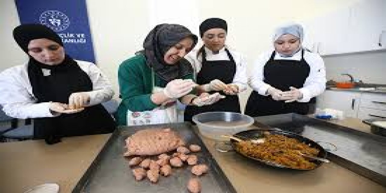 Üniversite Öğrencileri " Ninemin Tarifleri Atölyesi" İle Yöresel Yemekleri Öğreniyor