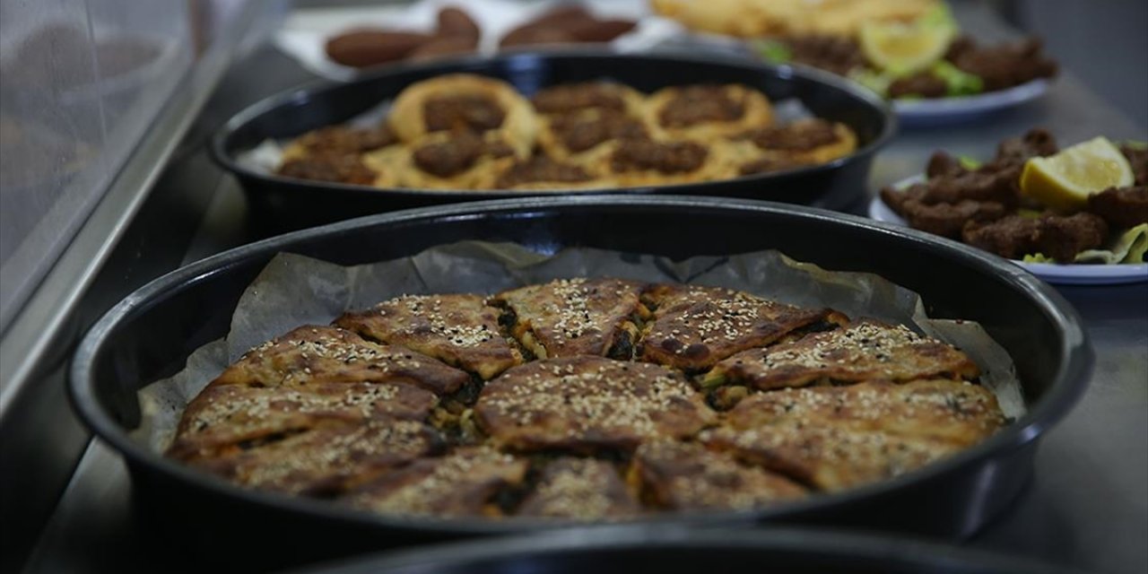 Hatay'da Gönüllülerin Açtığı Lokanta Depremzede Kadınlara Gelir Kaynağı Oldu