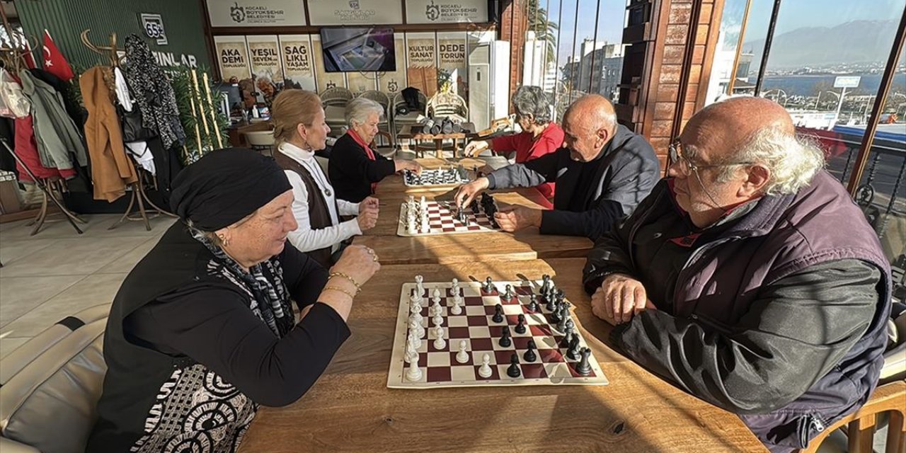 "Saygınlar Kulübü" 65 Yaş Üstündekilerin Buluşma Adresi Oldu