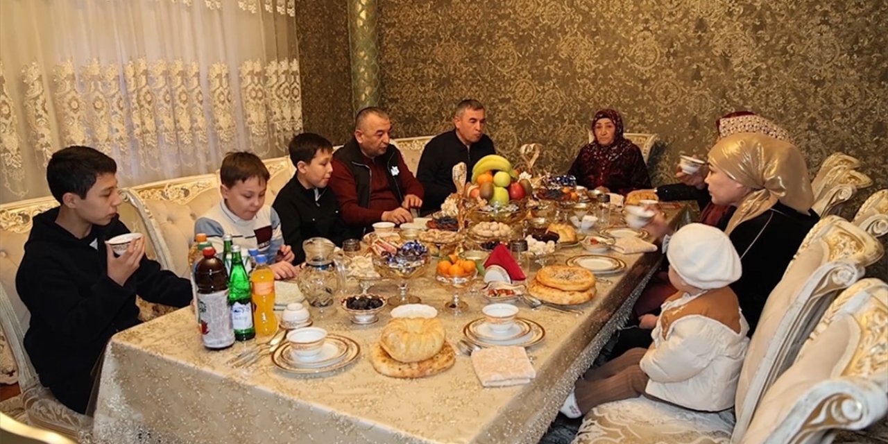 Özbek Aileler Ramazanda "ağız Açar" İftar Sofralarında Bir Araya Geliyor