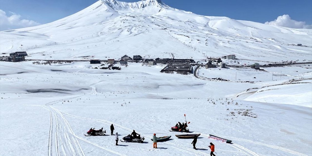 Kanoyla Suda Değil, Erciyes'te Kar Üzerinde Süzüldüler