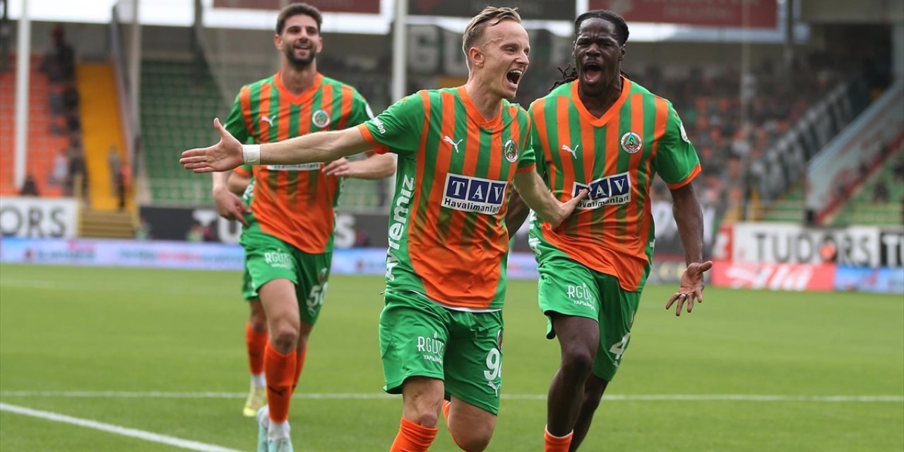 Alanyaspor, Kocaelispor'u 5-0 Mağlup Etti