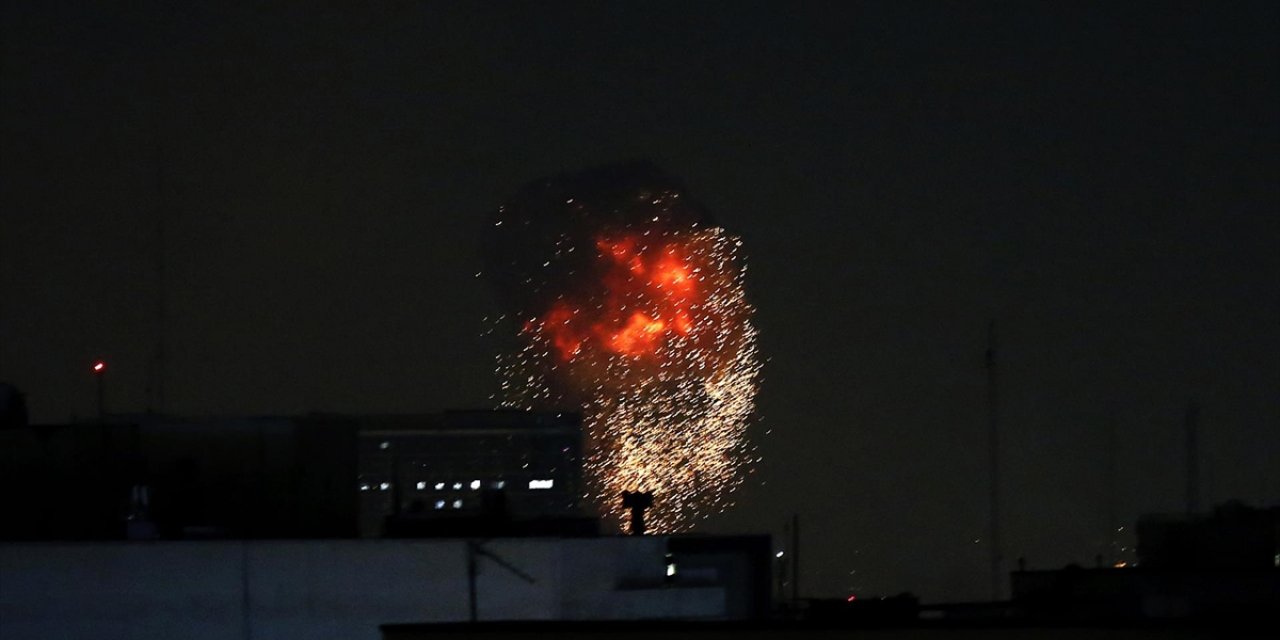 İran'ın Başkenti Tahran'da Patlamalar Meydana Geldi