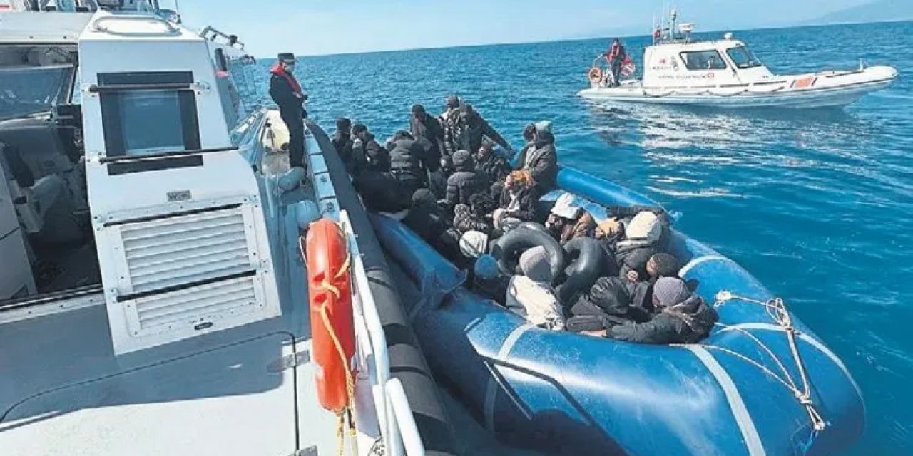 Denizde Sürüklenen Göçmenler Kurtarıldı