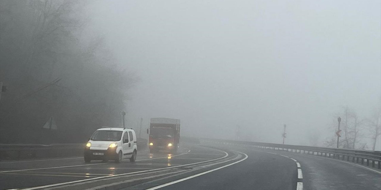 D-100 Kara Yolunun Bolu Dağı Geçişinde Sis ve Sağanak Etkili Oldu