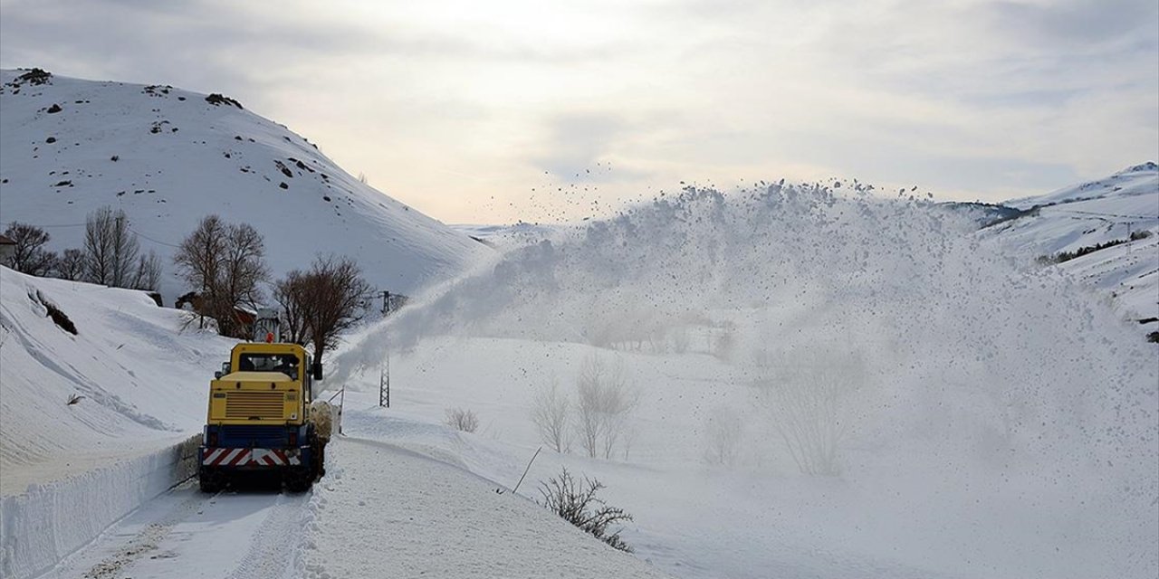 Bayburt'ta "Kar Kaplanları" Ramazan Bayramı İçin Mesaisini Sürdürüyor