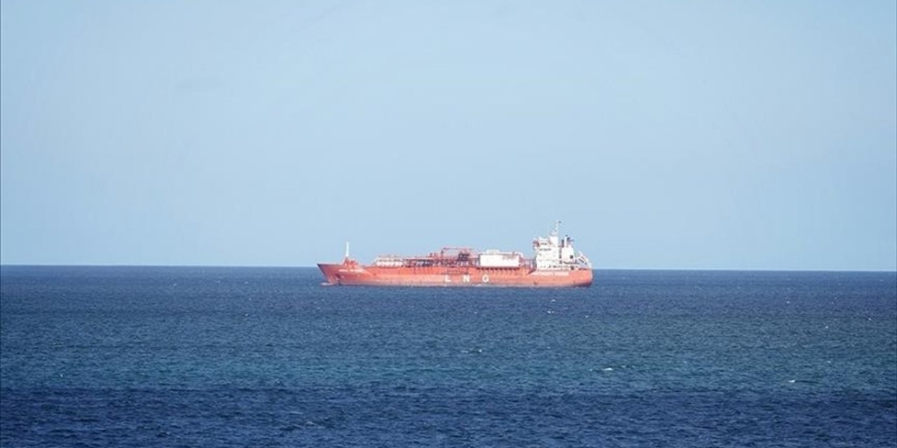 İran, Hürmüz Boğazı'ndan Geçen Gemilerden Geçiş Ücreti Alınmasına İlişkin Yasa Tasarısı Hazırlıyor