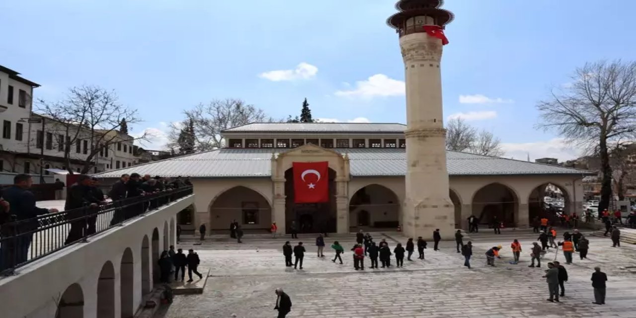 Asırlık Emanet Cemaatiyle Buluştu: Bakan Ersoy Duyurdu