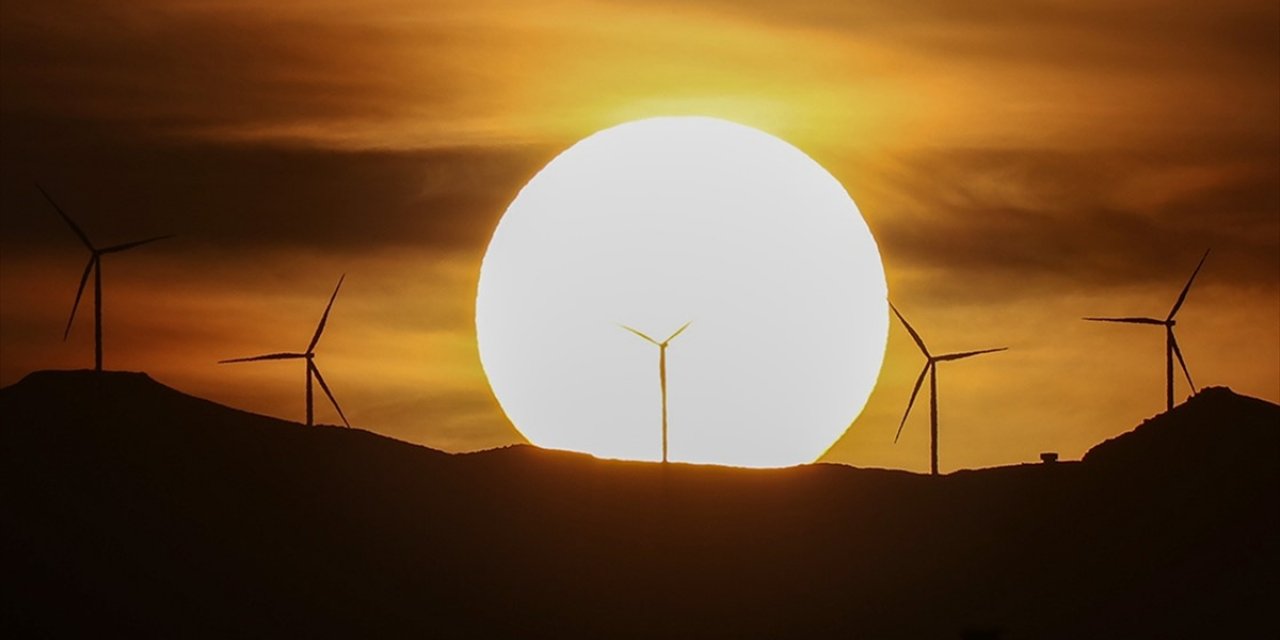 Dünyada 2025'te Devreye Giren Güneş Ve Rüzgar Enerjisi Kapasitesi Rekor Kırdı