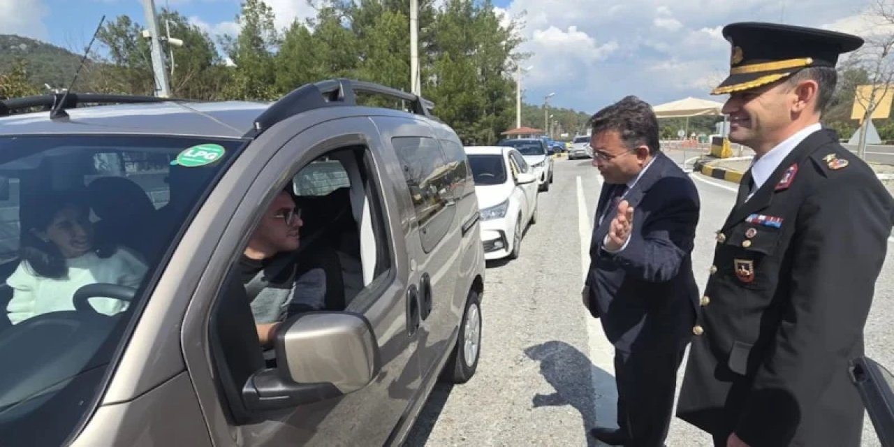 Marmaris Ve Çeşme'de Bayram Yoğunluğu