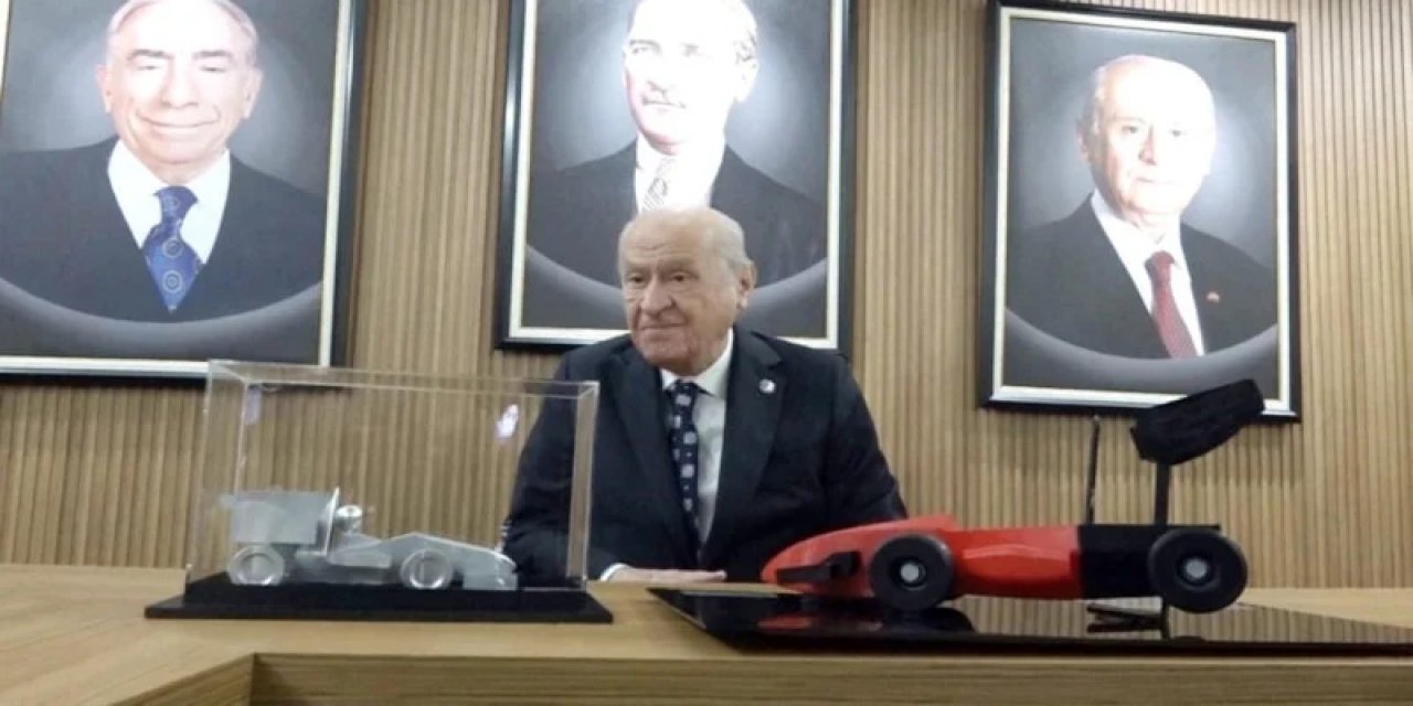 Devlet Bahçeli'ye Yerli Yarış Otomobillerinin Prototipi Hediye Edildi