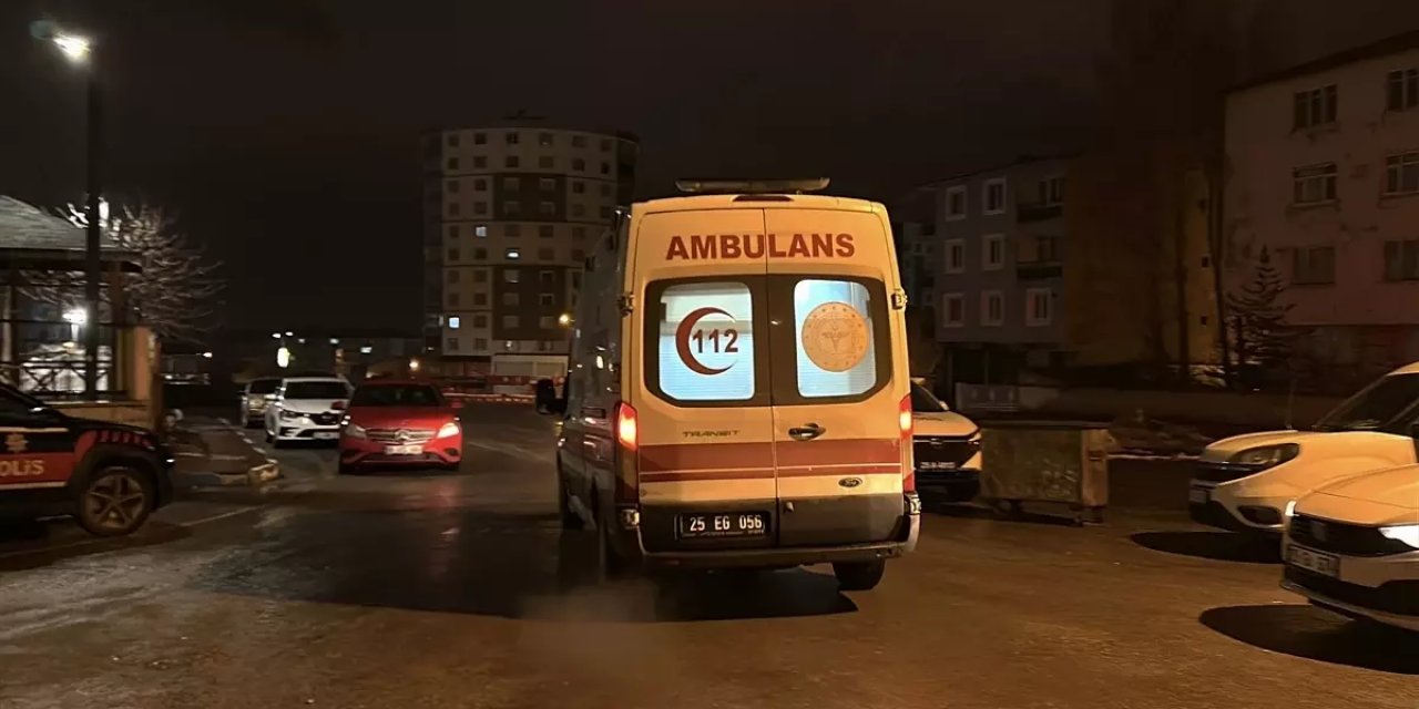 Sokakta Boğazından Bıçaklanmış Halde Ölü Olarak Bulundu