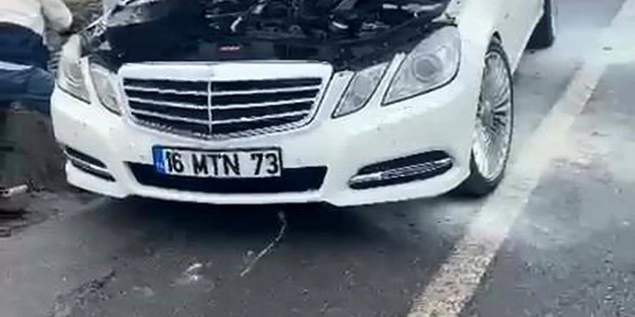 Lüks Otomobil Küle Dönmeden Söndürüldü