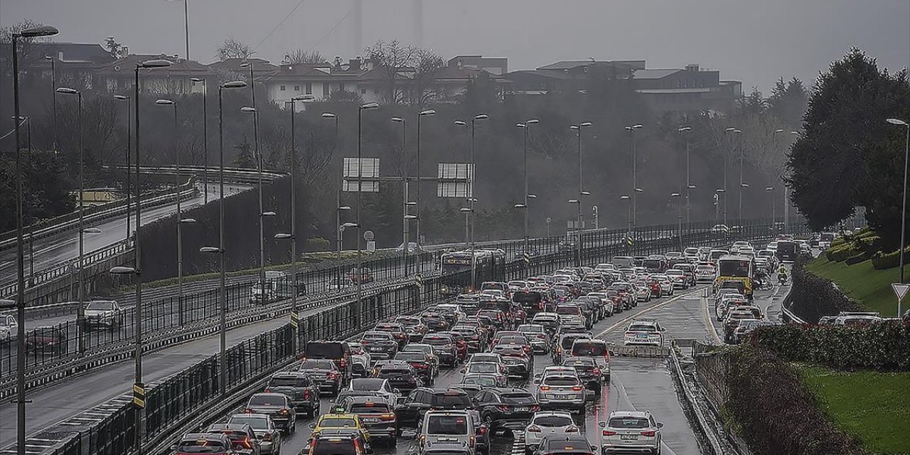 İstanbul'da Bayramın İkinci Gününde Trafik Yoğunluğu Yüzde 74'e Çıktı
