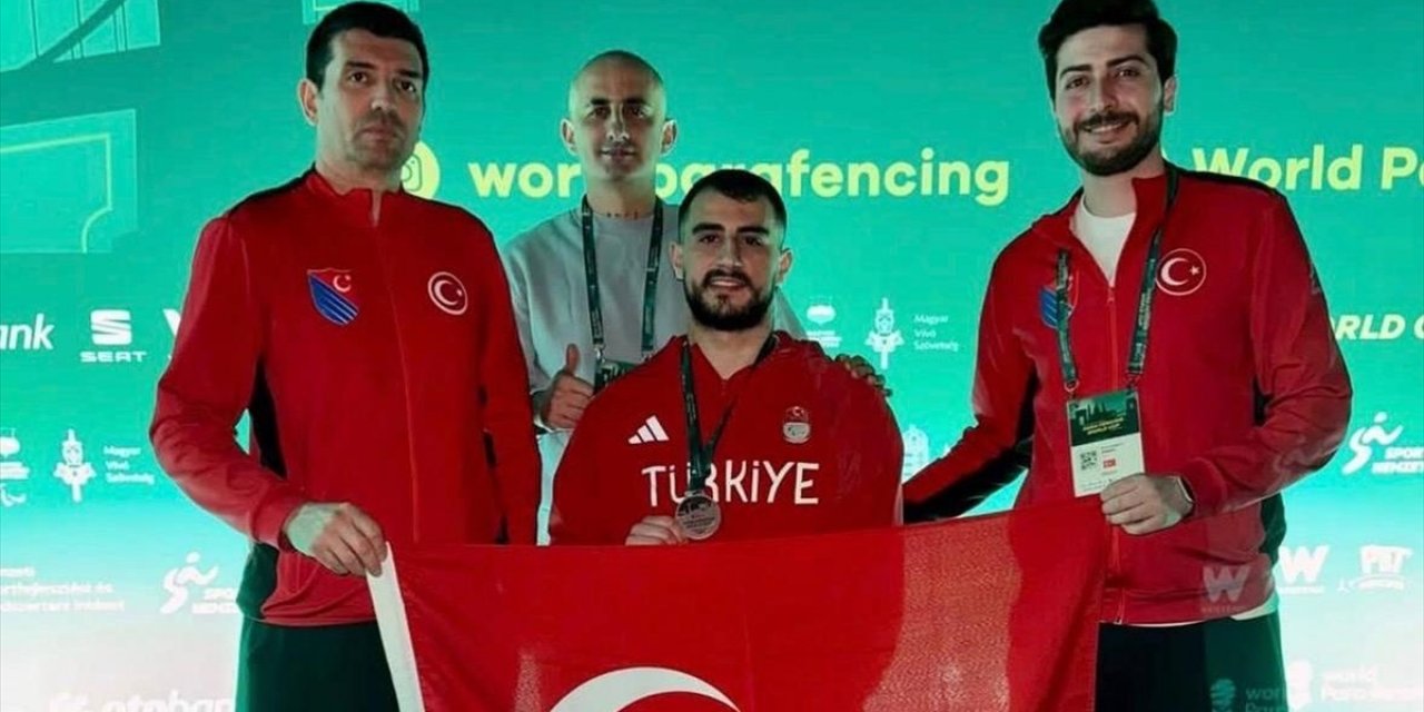 Milli Para Eskrimci Hakan Akkaya, Dünya Kupası'nda Gümüş Madalya Aldı