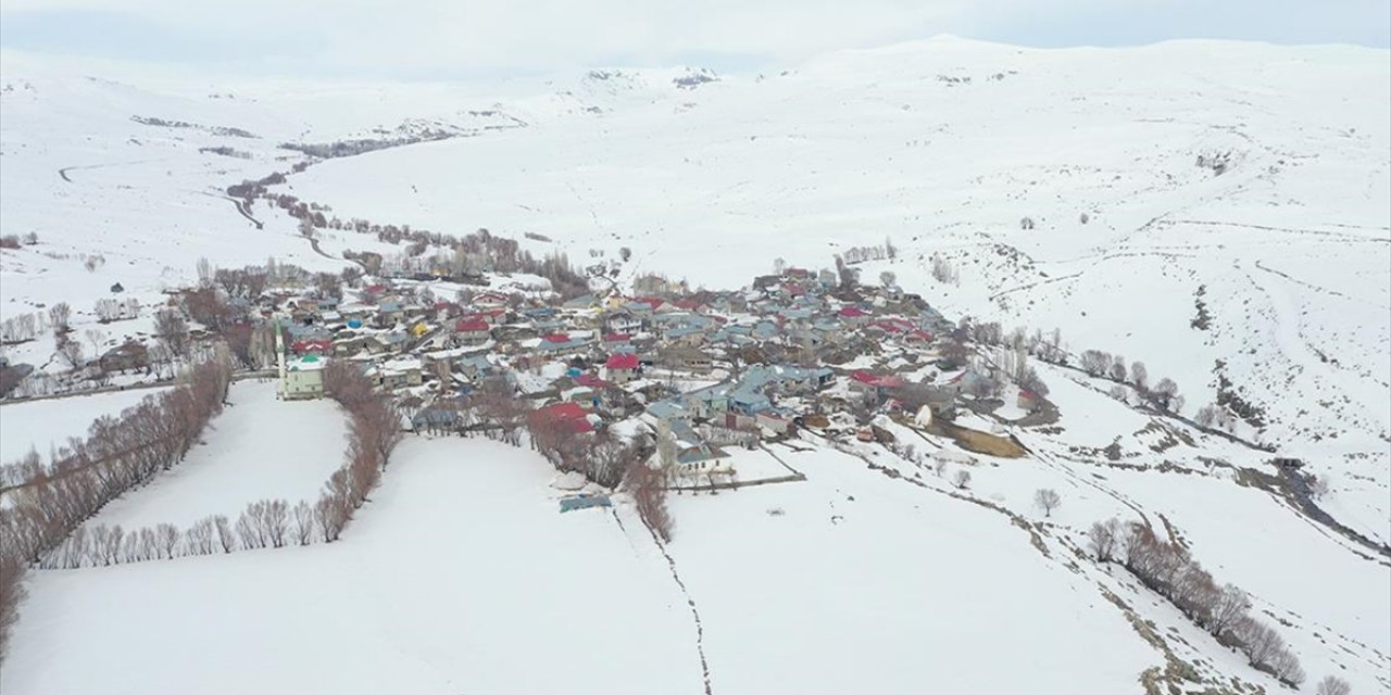Ağrı'nın Karla Kaplı Köylerinde Bayram Heyecanı Yaşanıyor