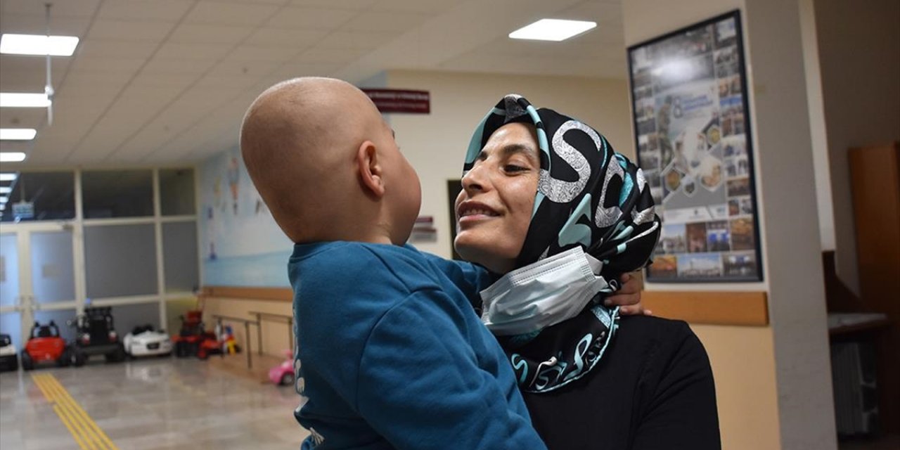Küçük Alperen Ablasından Yapılan Kemik İliği Nakliyle "Bayram" Etti