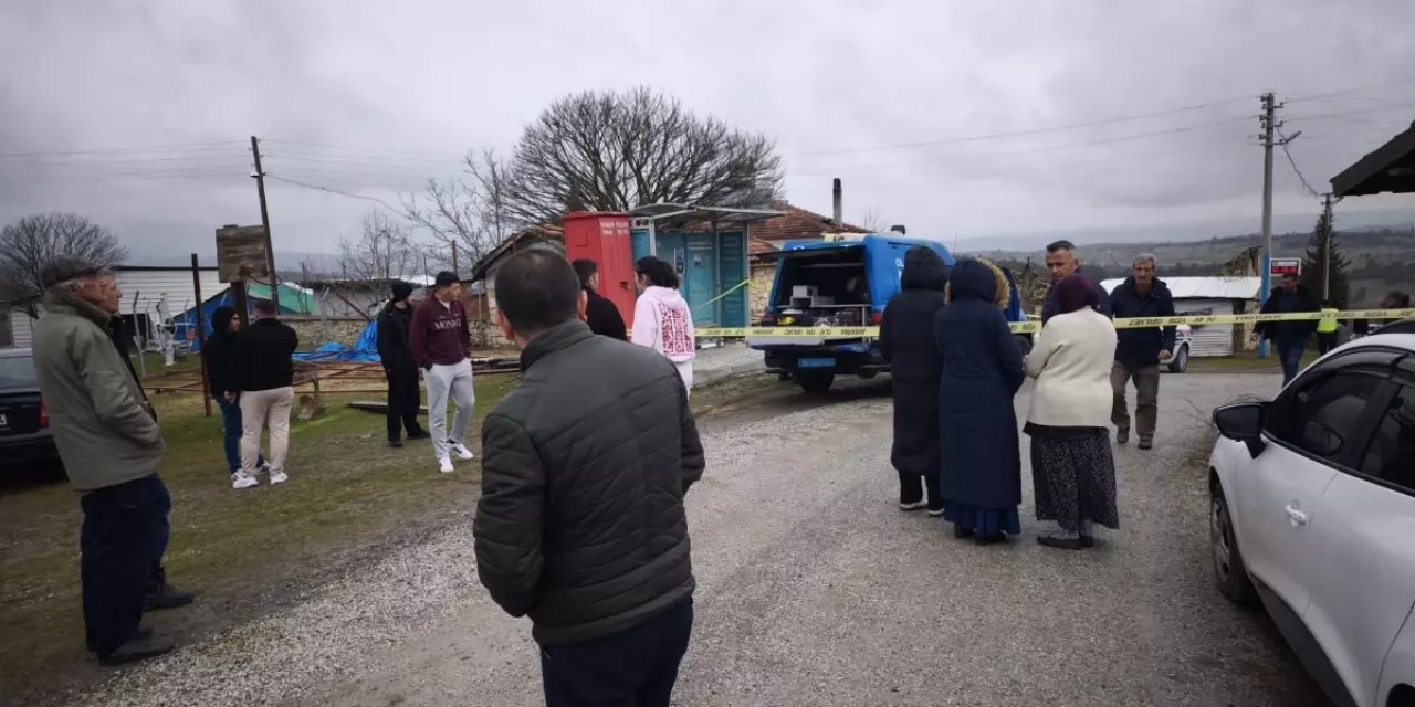 Yeğenini Bıçaklayıp Öldürdü, Araya Giren Kardeşi İle Damadını Ağır Yaraladı