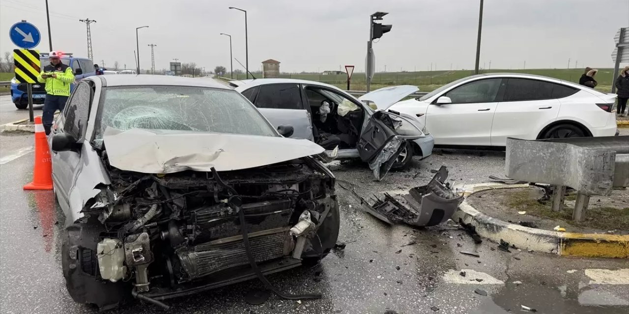 Havsa'da Trafik Kazası: 2 Yaralı