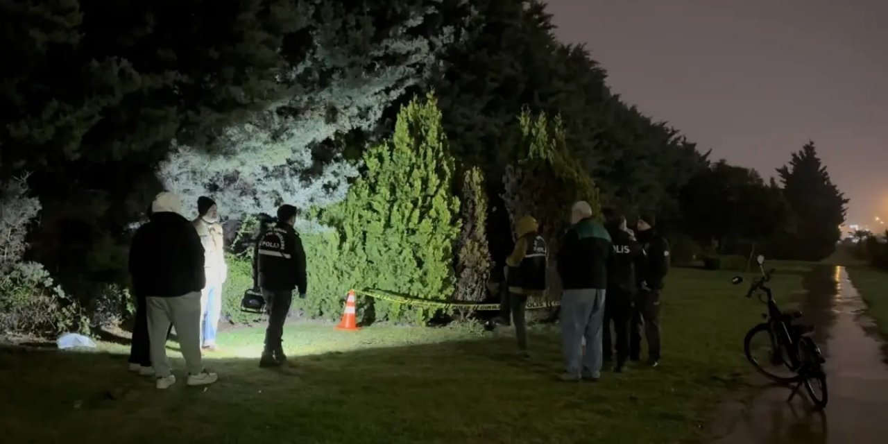 İstanbul'un Göbeğinde Dehşet! Parkta Erkek Cesedi Bulundu