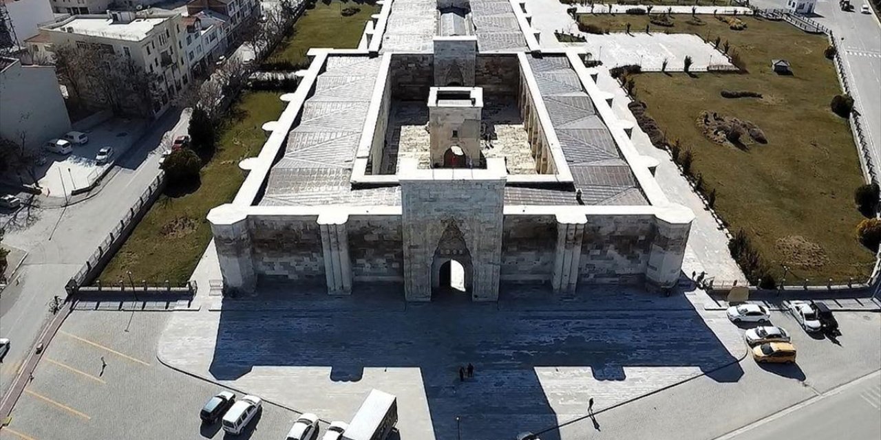 Dizi Ve Film Yapımcılarının İlgisi Tarihi Sultanhanı Kervansarayı'nın Tanıtımına Katkı Sağlayacak