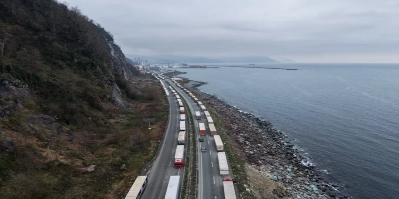 Artvin'deki Sarp Sınır Kapısı'nda Bayram Yoğunluğu