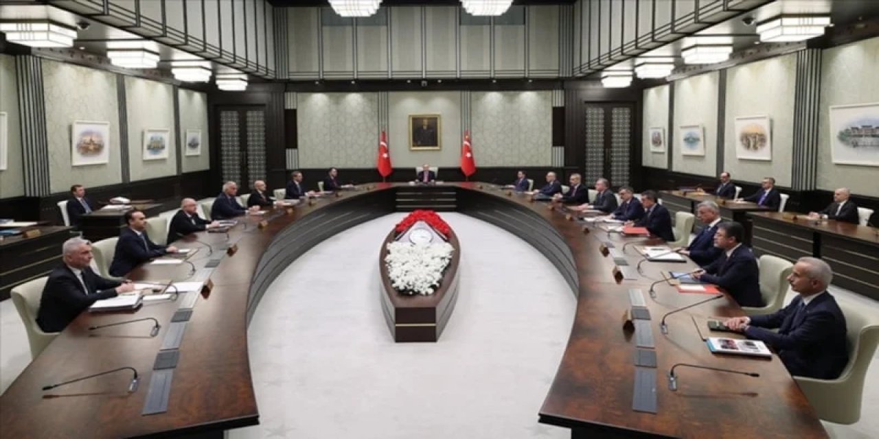 Cumhurbaşkanlığı Kabinesi Üyelerinden Katar'da Düşen Helikopterde Şehit Olan Personel İçin Başsağlığı Mesajları