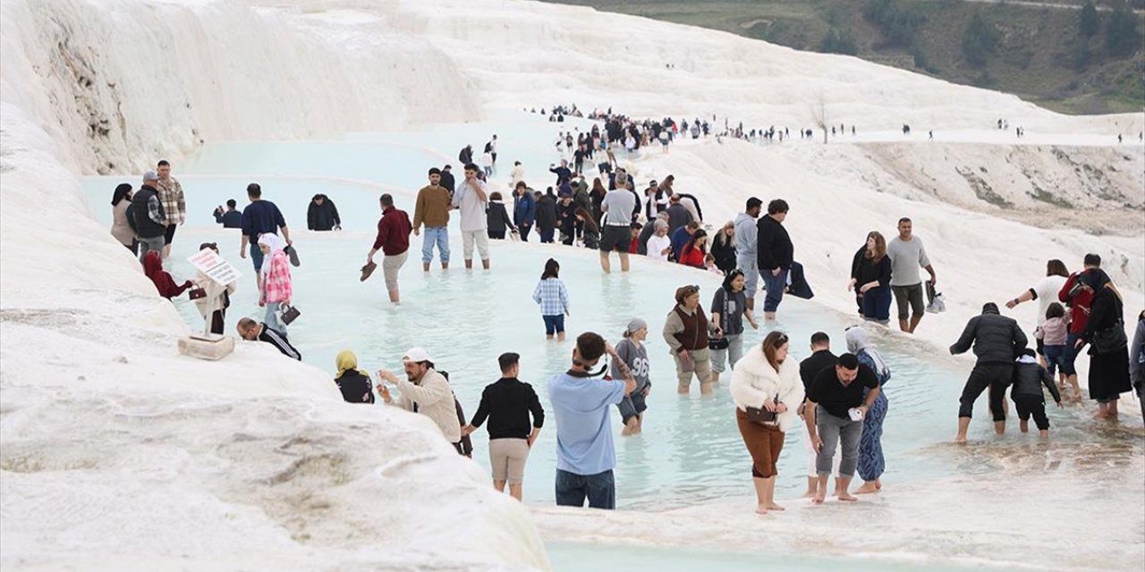 Turizm Merkezi Pamukkale'de Bayram Yoğunluğu Yaşanıyor