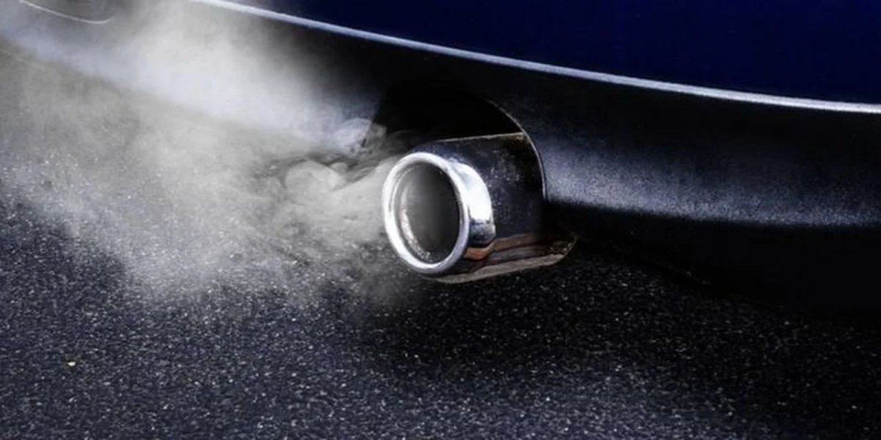 Egzoz Dumanının Renkleri Ne Anlama Gelir? Renkli (Siyah, Beyaz, Gri, Mavi) Egzoz Dumanı Ne Anlama Geliyor?