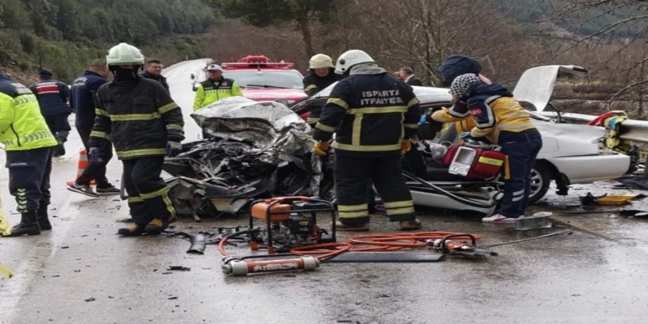 Isparta'daki Trafik Kazasında Nişanlı Çift Yaşamını Yitirdi