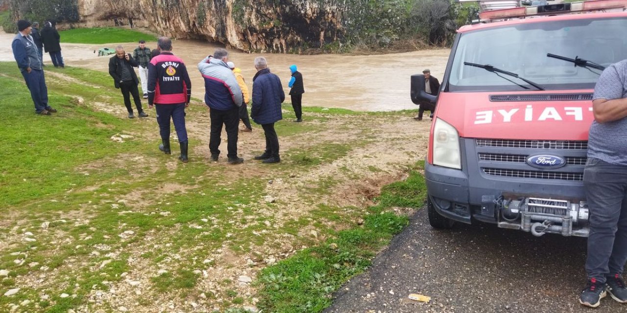 Sel Suyuna Kapılıp, Mağaraya Sığınan 4 Çiftçi Kurtarıldı