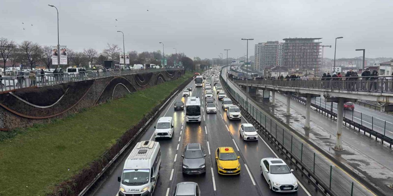 İstanbul’da Bayram Dönüşü Trafik Yoğunluğu