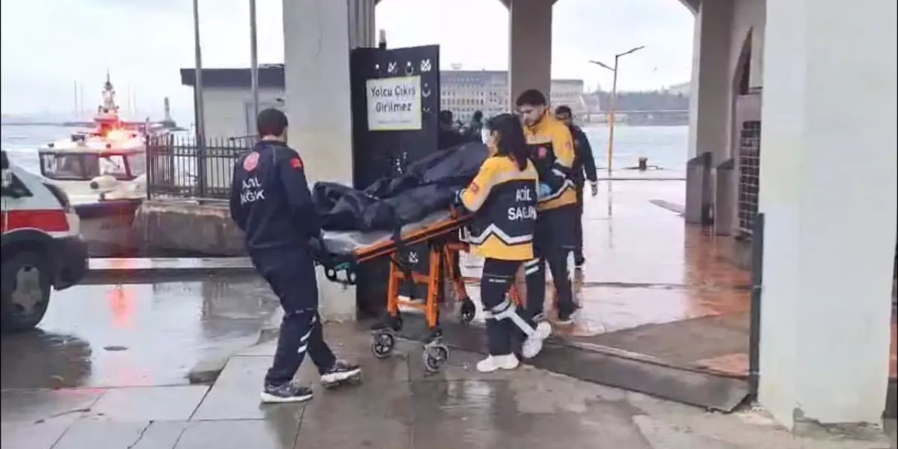 Kadıköy'de Denizde Erkek Cesedi Bulundu