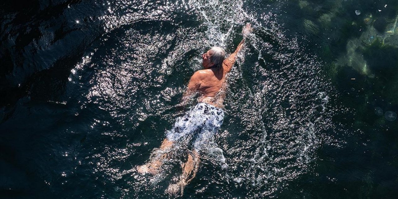 Boğaz'da Yaz Kış Yüzen 78 Yaşındaki Huzurevi Sakini Sağlığıyla Dikkati Çekiyor