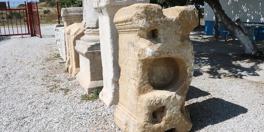 Parion'da Bin 900 Yıllık 'Anıt Mezar Kitabesi' Bulundu