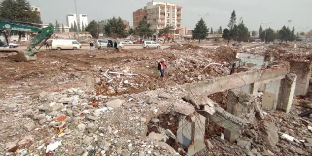 Depremde 112 Kişiye Mezar Olan Arıkan Sitesi Davasında Yeni Bilirkişi Raporu Hazırlanacak