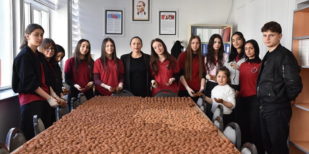 Trabzonlu Lise Öğrencilerinin Hazırladığı Tohum Topları Doğaya Nefes Olacak