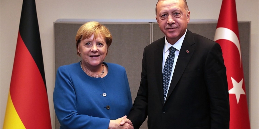 Cumhurbaşkanı Erdoğan İle Merkel Telefonda Görüştü