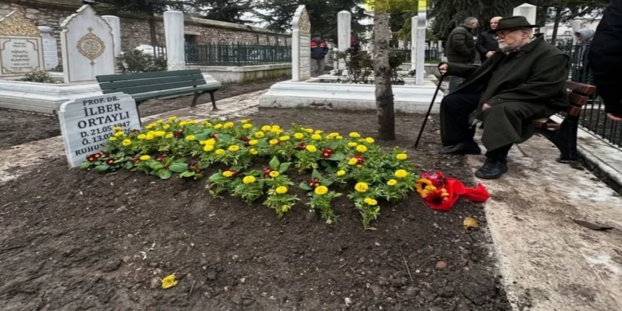 Celal Şengör Ve Fatih Altaylı, İlber Ortaylı'nın Mezarında