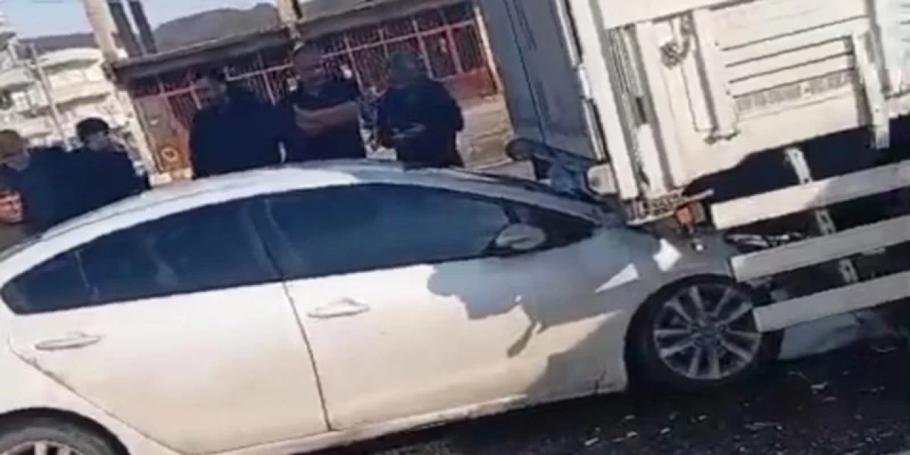 Siirt’te Kırmızı Işıkta Kaza: Otomobil Tıra Çarptı