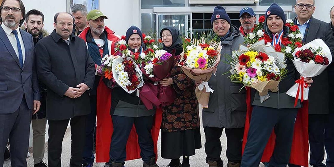 Kayağın "özel İkizleri" Fransa'dan 6 Madalyayla Memleketlerine Döndü