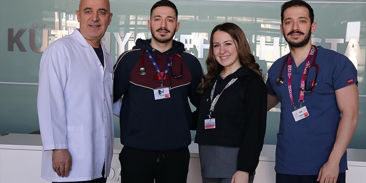 Doktor Üç Kardeş, Babalarıyla Aynı Hastanede Görev Yapıyor