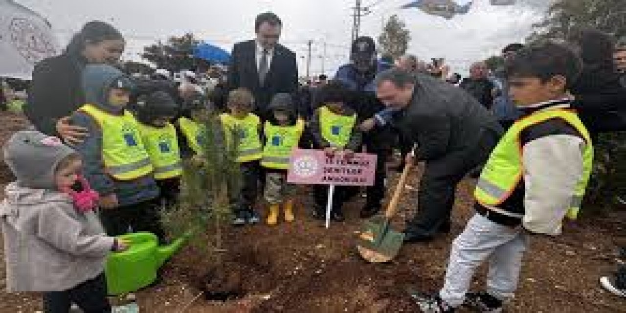 Antalya'da Orman Haftası Kapsamında Fidanlar Toprakla Buluşturuldu