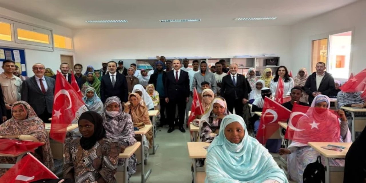 Uğur İbrahim Altay'ın Moritanya Ziyaretinde Afrikalı Öğrenciden İstiklal Marşı Sürprizi