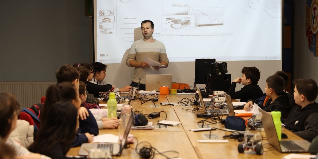 Edirne'de Öğrenciler Robotik Kodlama Eğitimi Alıyor